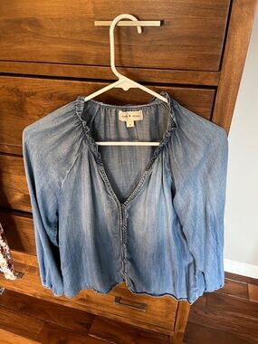 cloth & stone Washed Blue Denim Button-Front Ruffle-Neck Top